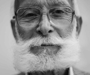 grayscale-photography-of-man-wearing-eyeglasses-511313
